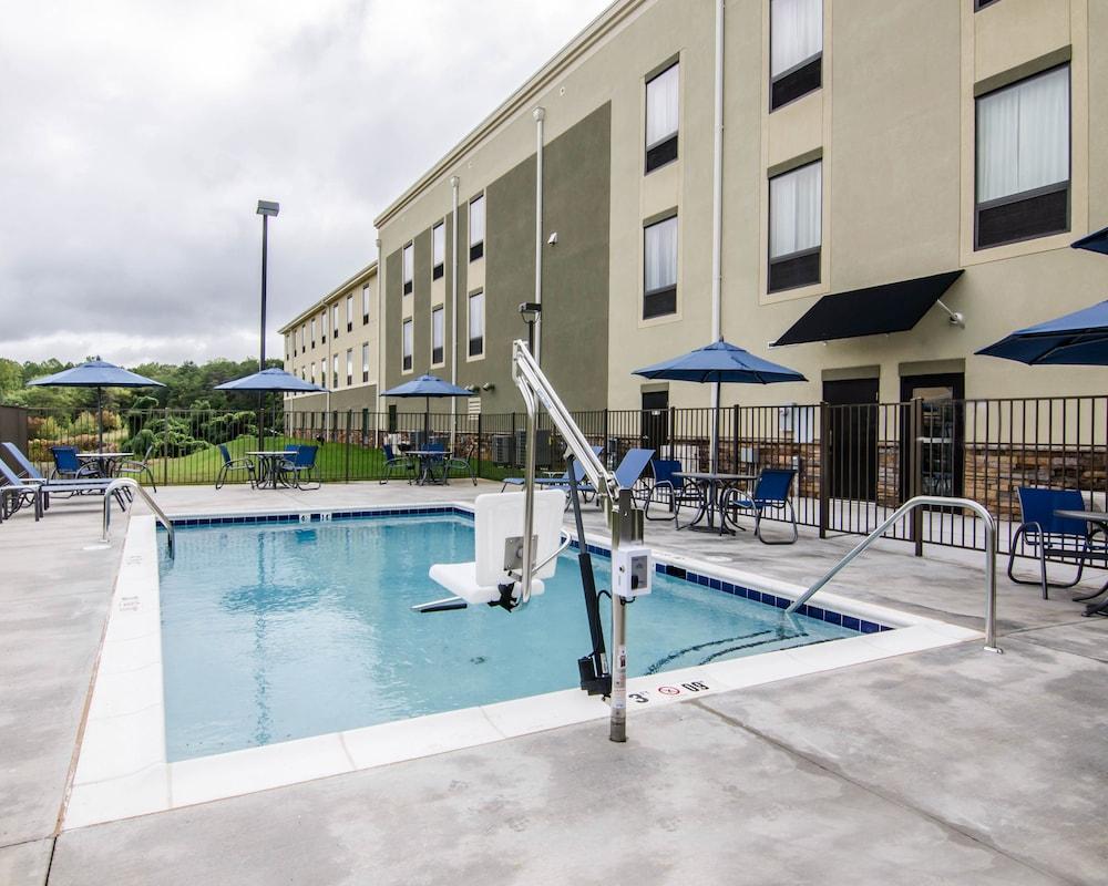 Comfort Inn & Suites Lynchburg Airport - University Area Exterior photo