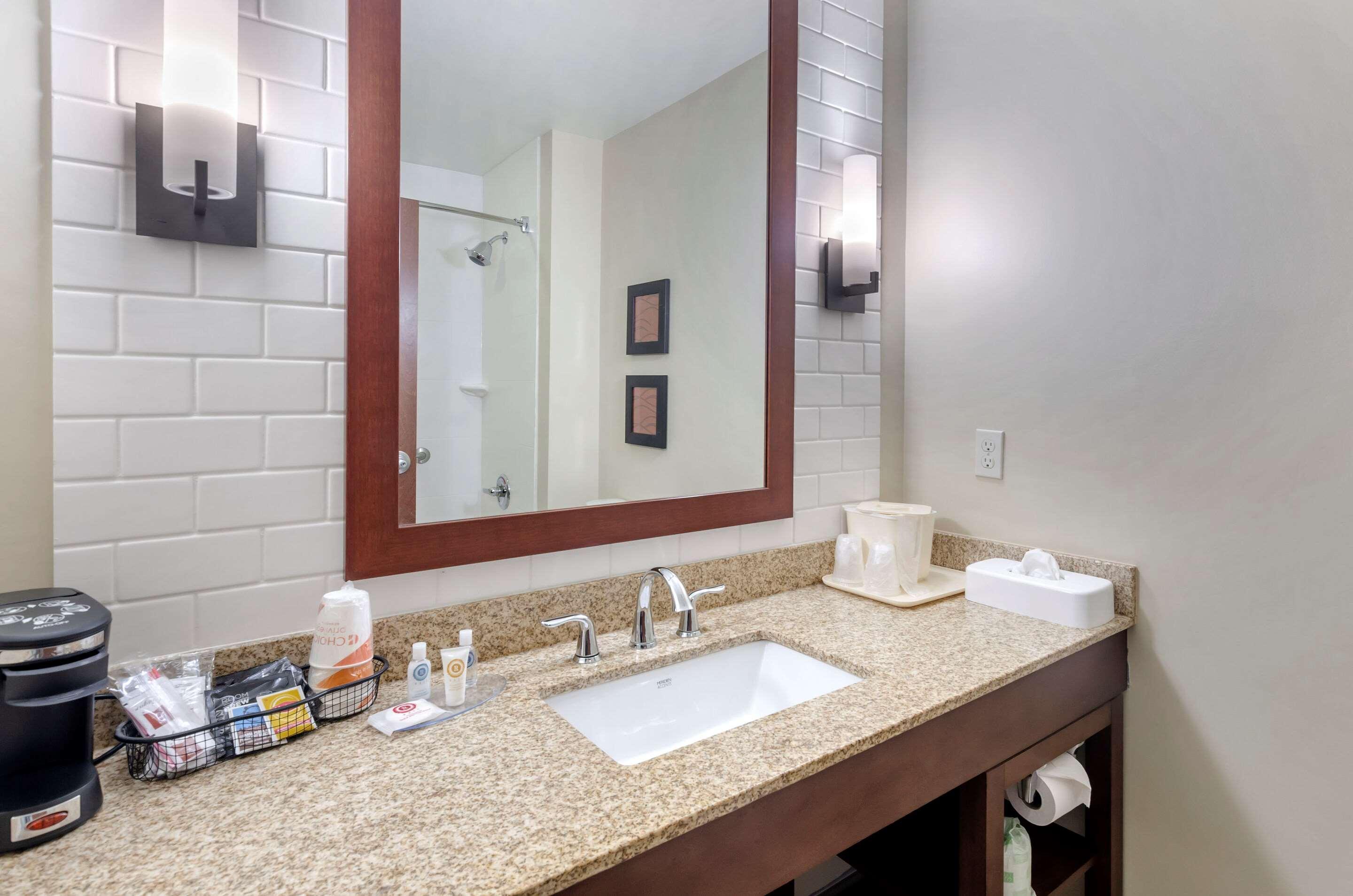 Comfort Inn & Suites Lynchburg Airport - University Area Exterior photo