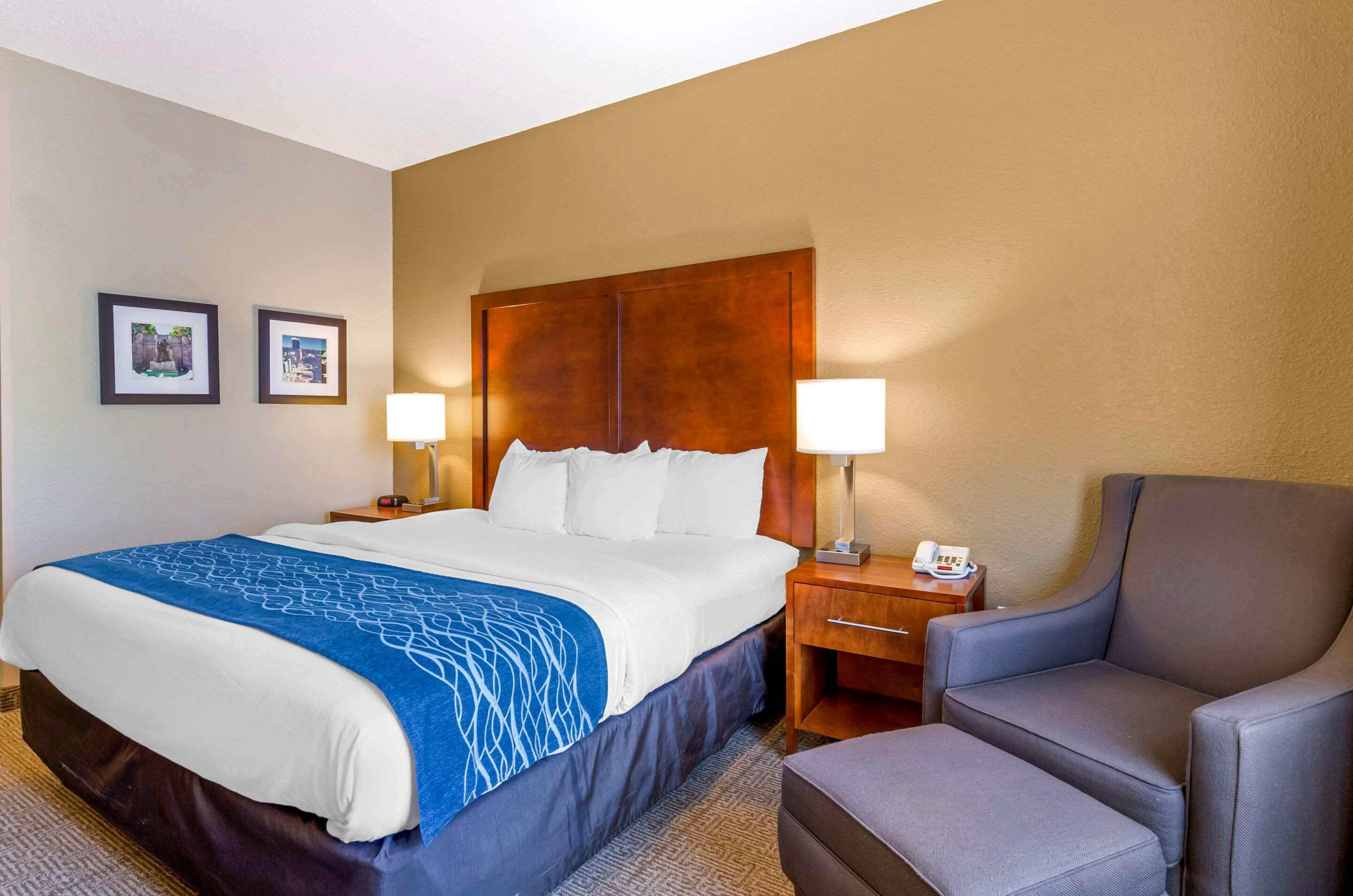 Comfort Inn & Suites Lynchburg Airport - University Area Exterior photo