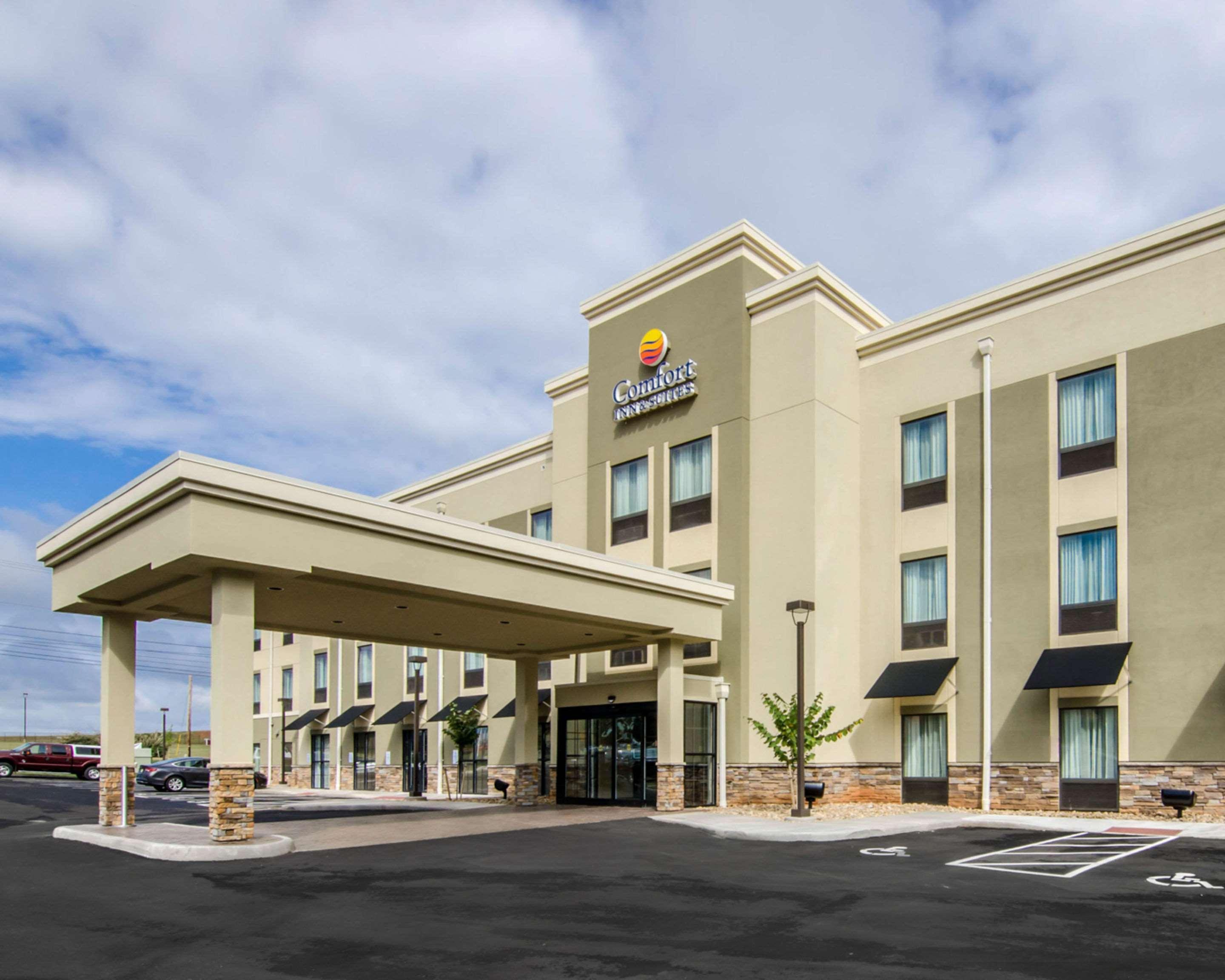 Comfort Inn & Suites Lynchburg Airport - University Area Exterior photo
