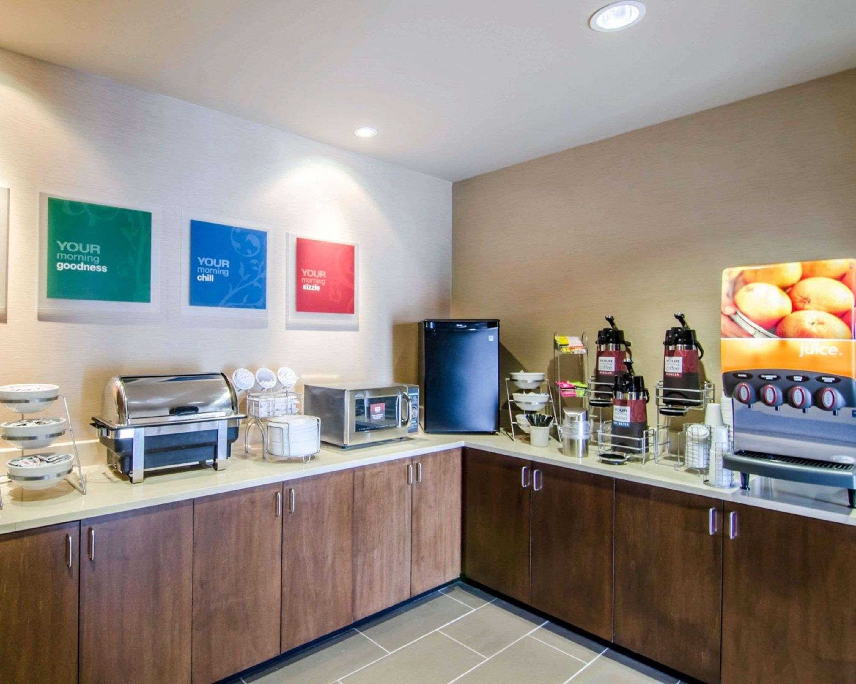 Comfort Inn & Suites Lynchburg Airport - University Area Exterior photo