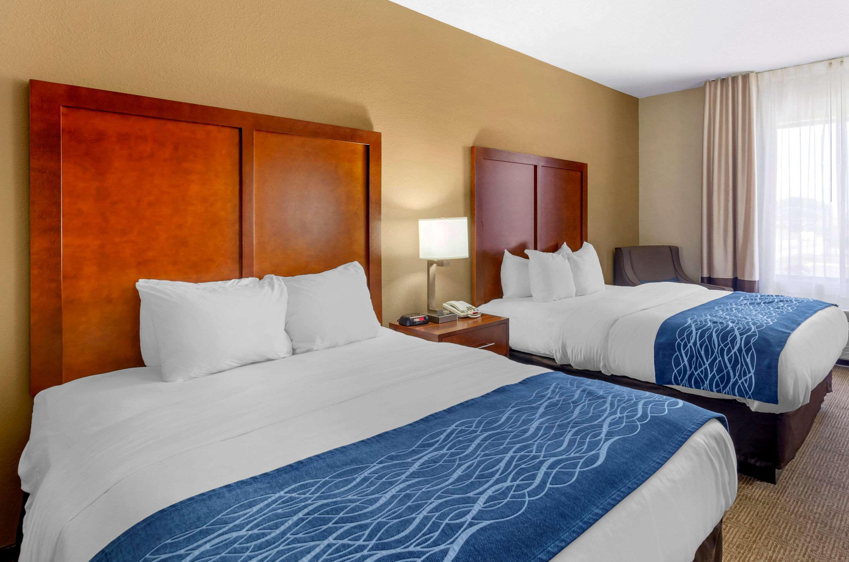 Comfort Inn & Suites Lynchburg Airport - University Area Exterior photo