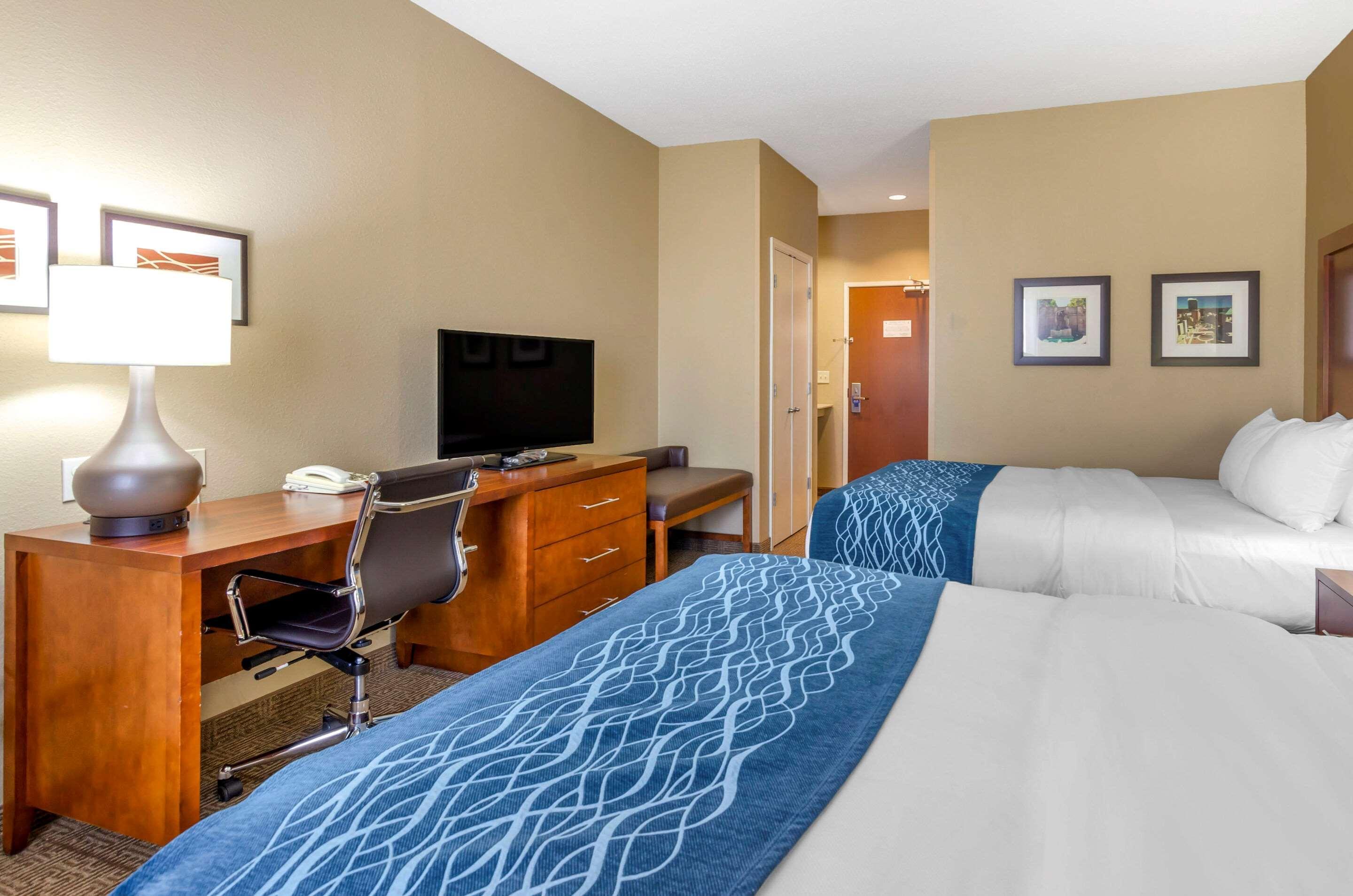 Comfort Inn & Suites Lynchburg Airport - University Area Exterior photo