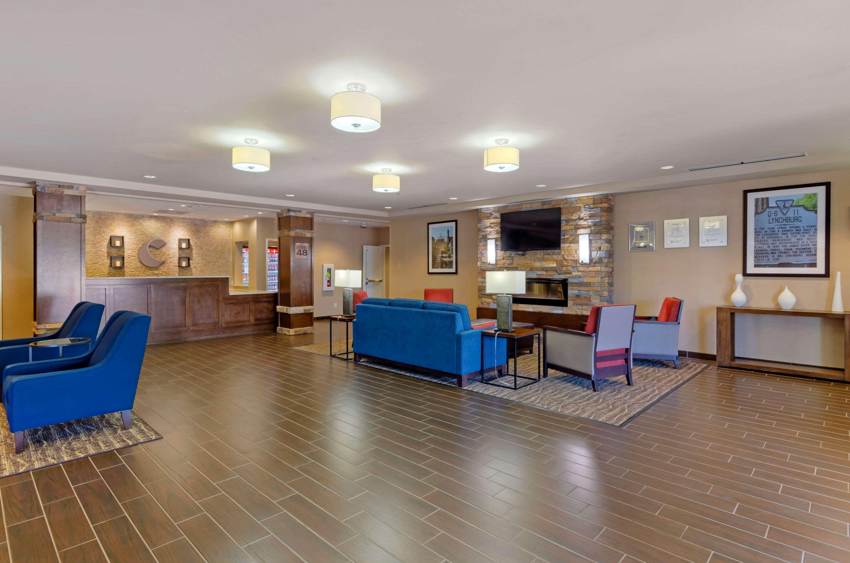 Comfort Inn & Suites Lynchburg Airport - University Area Exterior photo