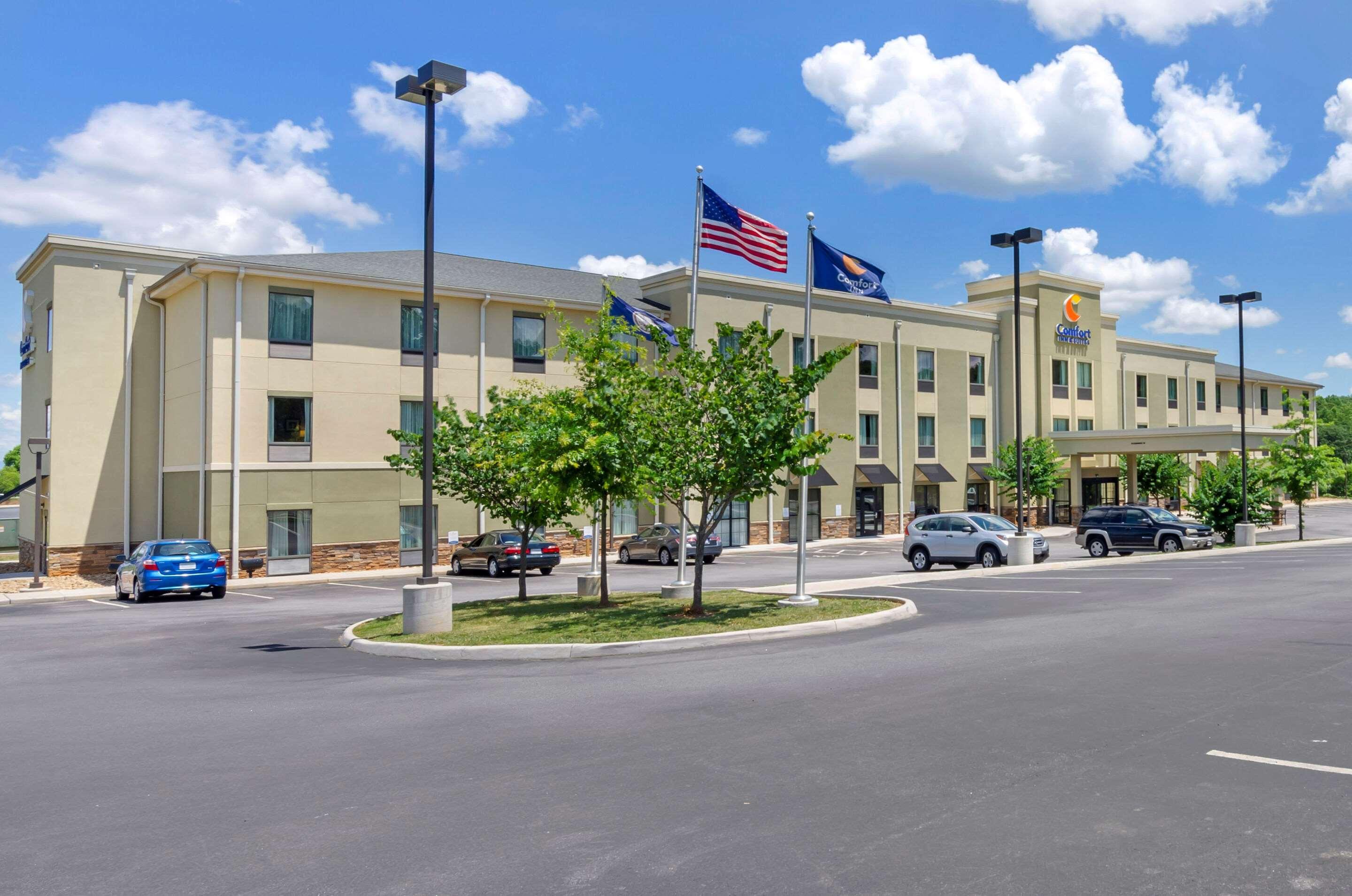 Comfort Inn & Suites Lynchburg Airport - University Area Exterior photo
