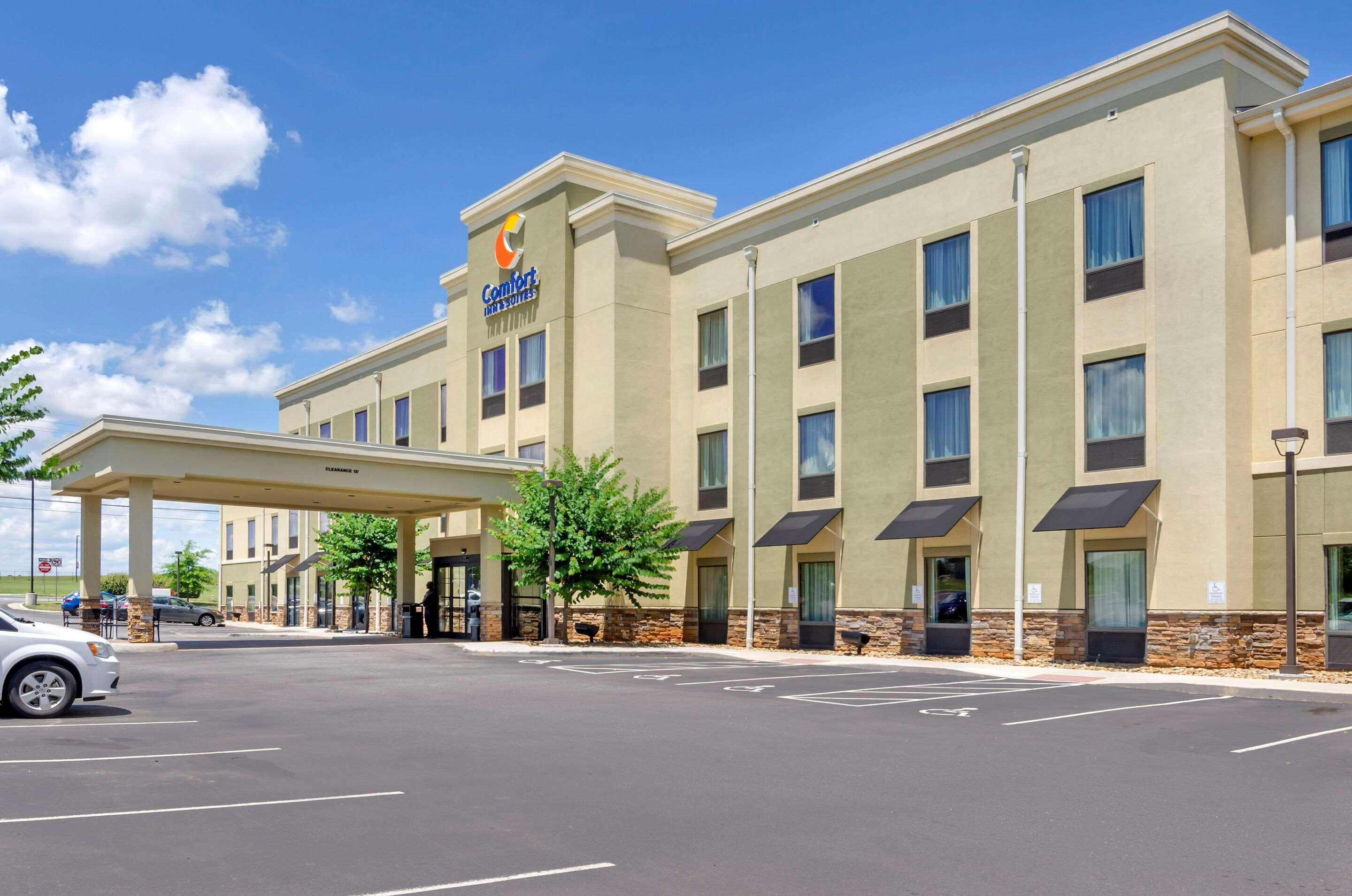 Comfort Inn & Suites Lynchburg Airport - University Area Exterior photo
