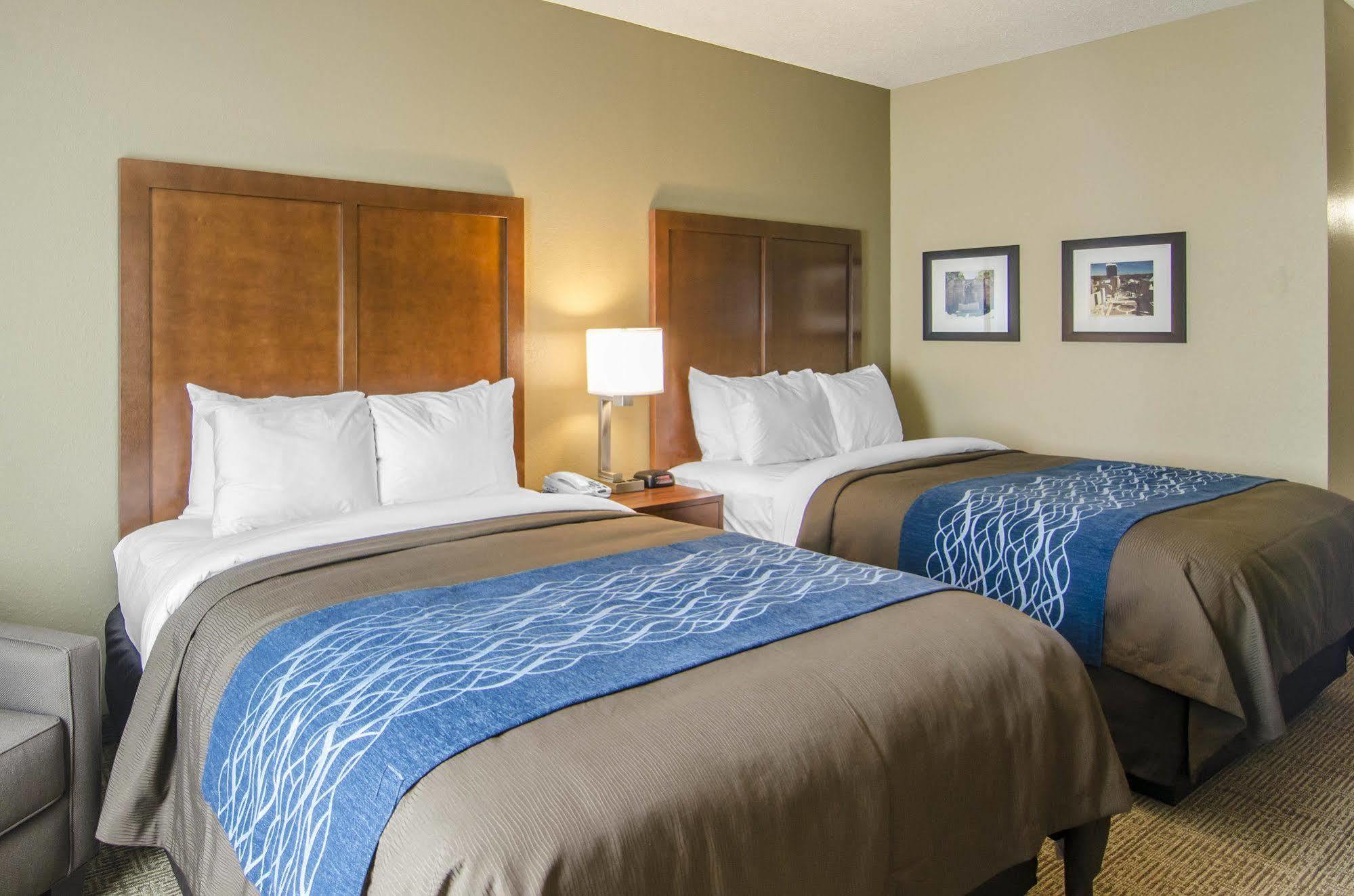 Comfort Inn & Suites Lynchburg Airport - University Area Exterior photo